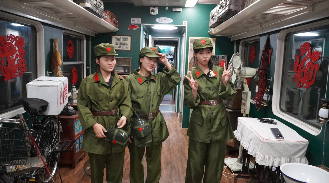 阿尔山号旅游列车：穿行绿水青山的浪漫之旅
