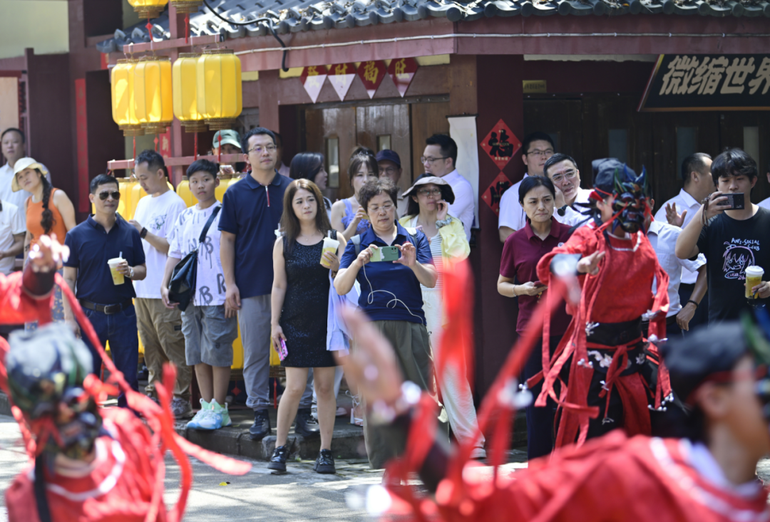 整铺劲嘅！黄百鸣等“港产片大佬”空降中山