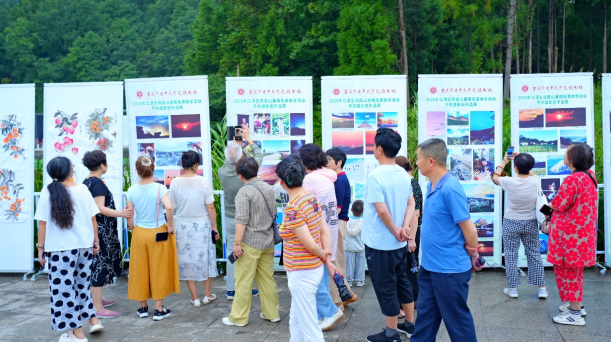 重庆市老年大学暑期山水研学结业汇演绽放“银发”风采