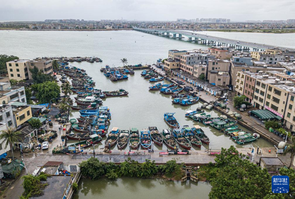 海南：伏季休渔结束 渔船避风暂缓出海
