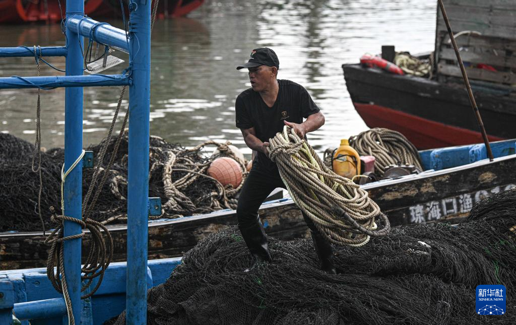 海南：伏季休渔结束 渔船避风暂缓出海