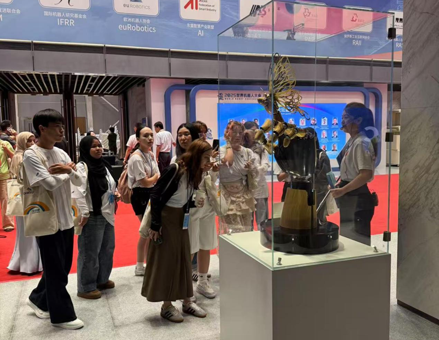 AI与机器人的艺术共生实验——北京经济技术开发区分局以公共艺术助力世界机器人大会