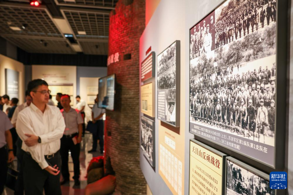 “华中长城 铁军忠魂——长三角地区新四军档案史料展”在江苏南京开展