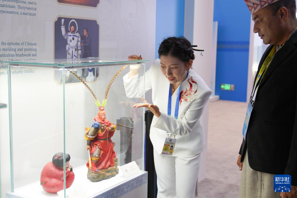 上合组织天津峰会丨探访媒体中心非遗体验展区
