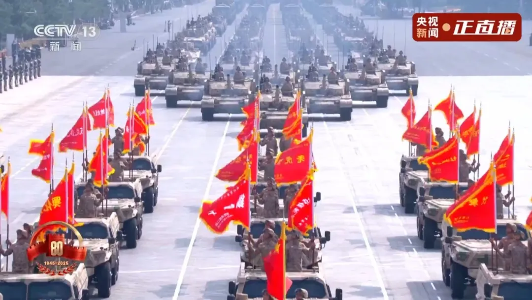 80面战旗齐聚九三阅兵，3面源于红安！