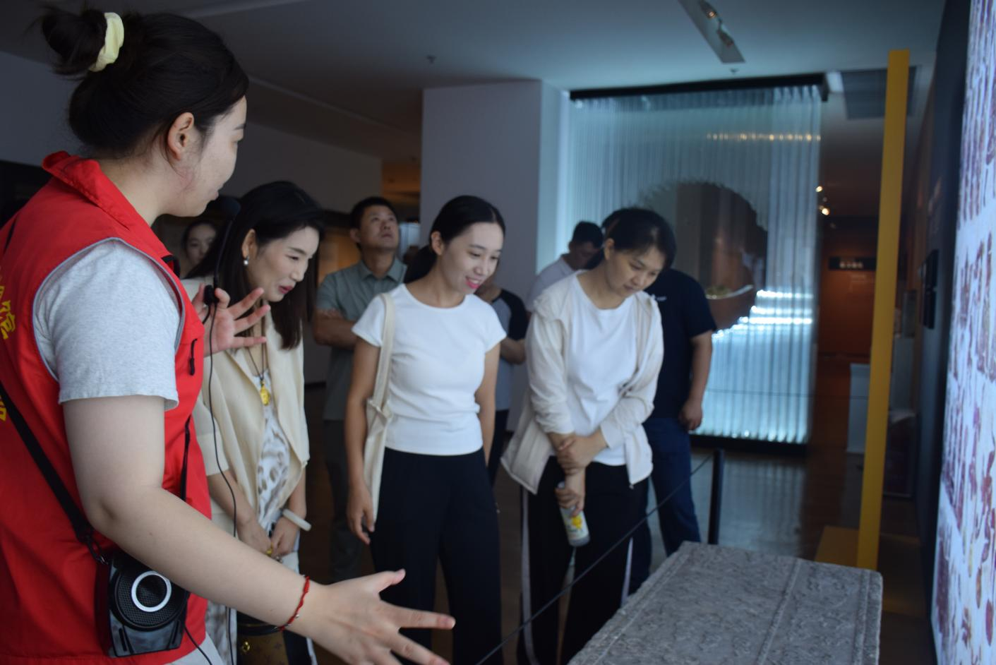 济宁市任城区济阳街道开展“文明实践我行动”—“触摸历史脉络 感悟文明力量”博物馆研学活动