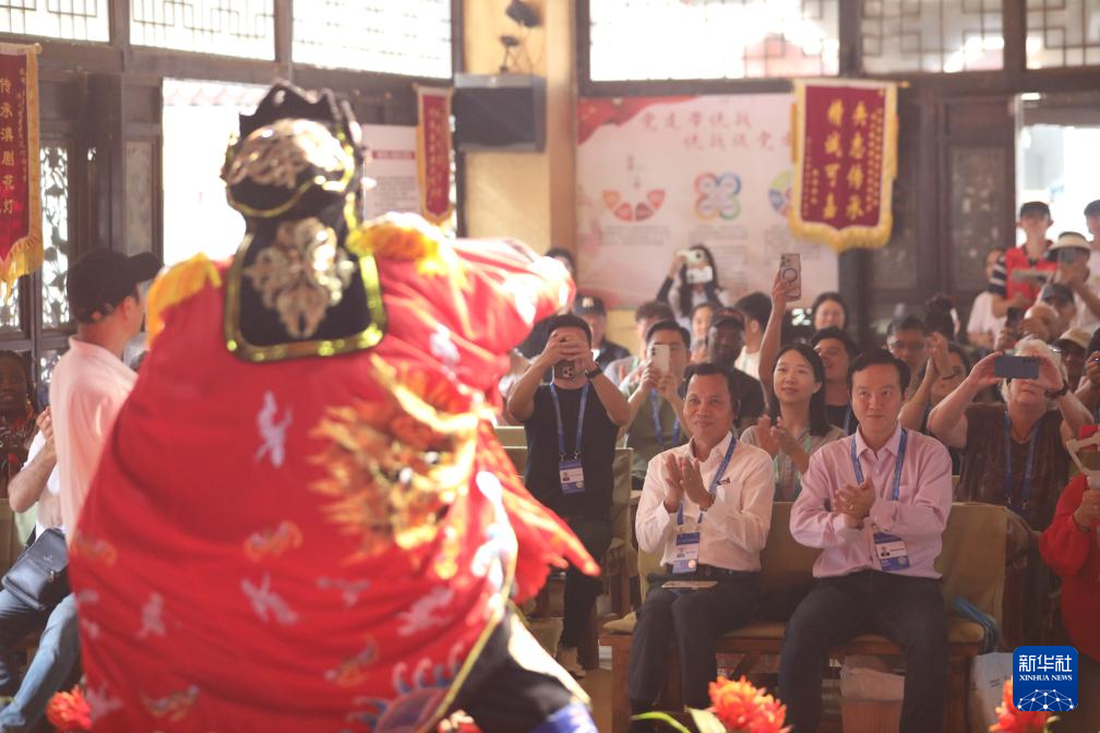 全球南方媒体智库高端论坛与会代表在云南多地参访