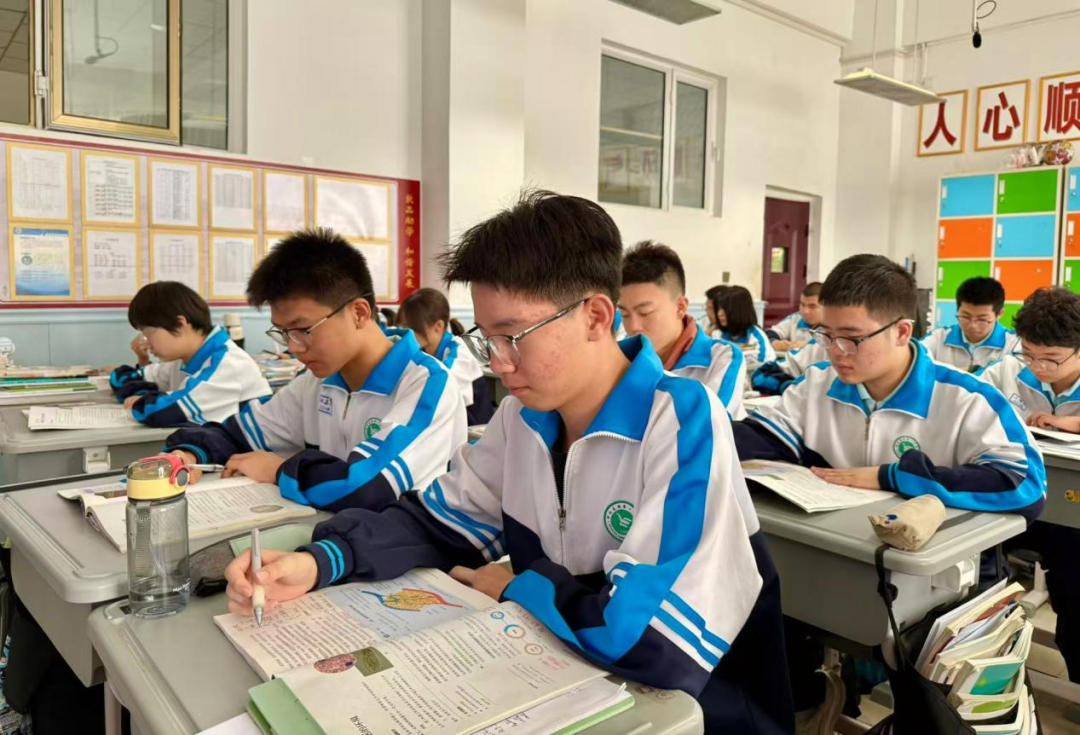 鄂托克旗：强师提质双驱动 教育发展谱新篇 | 一心一意办好鄂托克教育