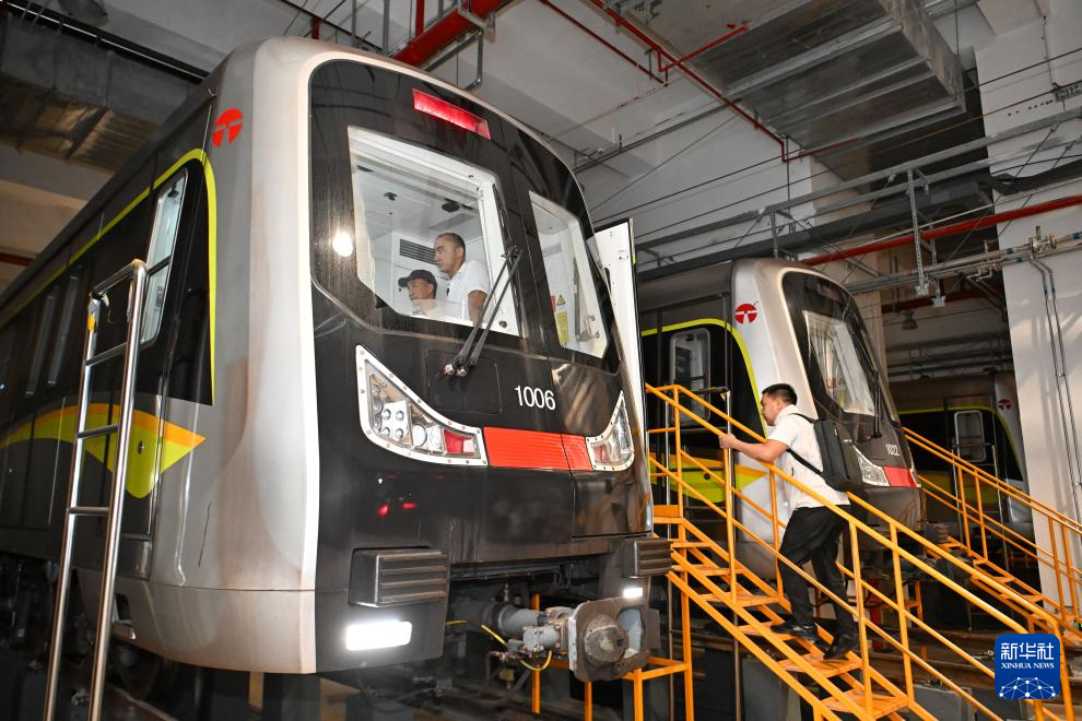 中亚首条轻轨线路首批司机培训在津完成