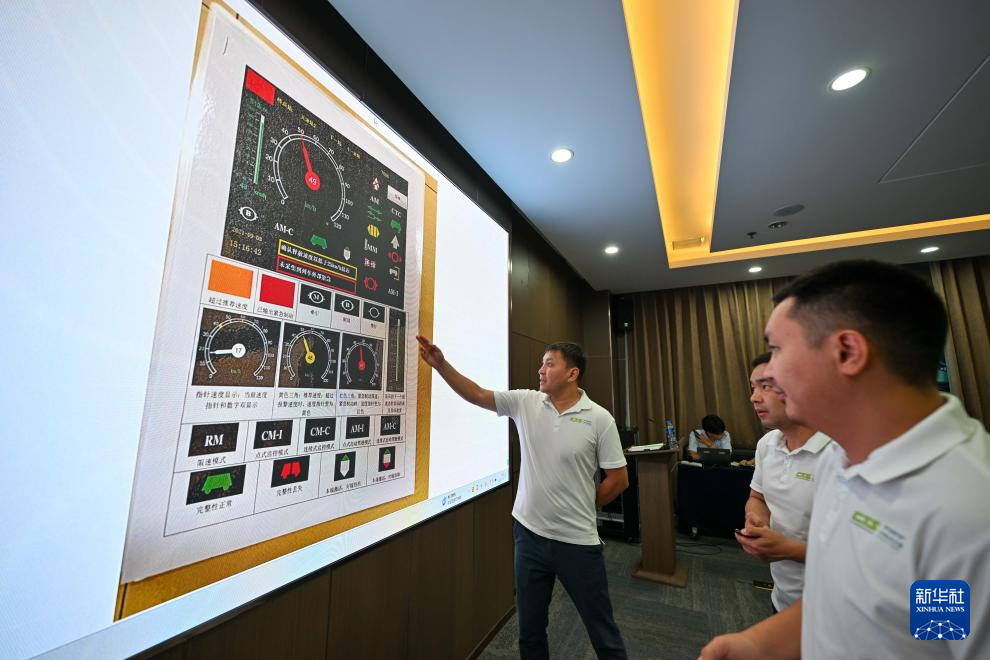中亚首条轻轨线路首批司机培训在津完成