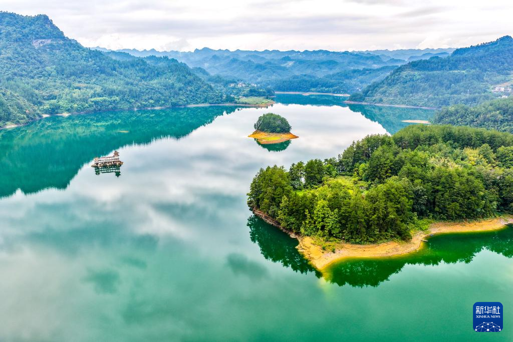 重庆黔江：小南海湿地自然保护区秋景如画