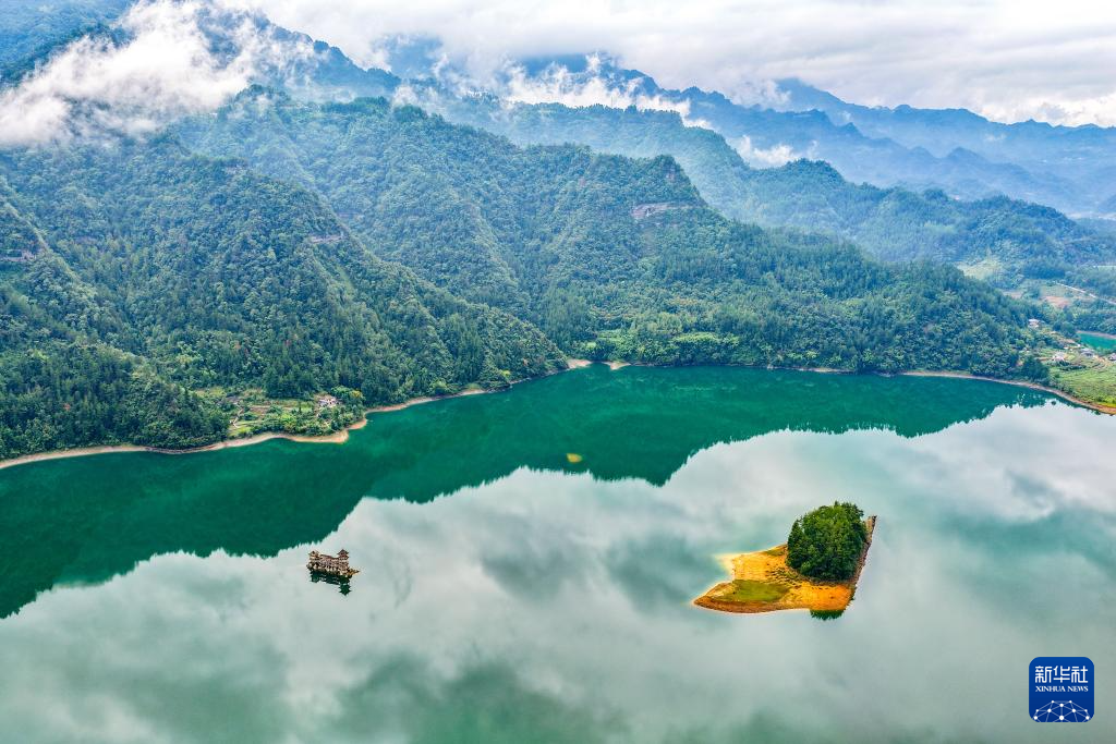 重庆黔江：小南海湿地自然保护区秋景如画
