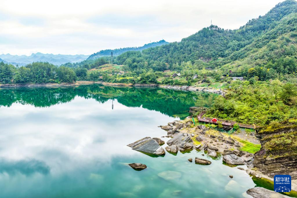 重庆黔江：小南海湿地自然保护区秋景如画