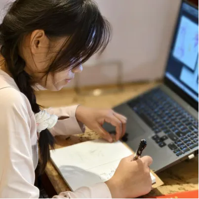 八桂匠才·技耀中原 | 花艺项目选手农淑杰：晨光星辉里，以花淬匠心