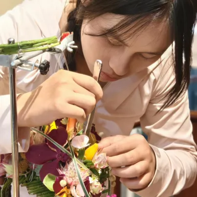 八桂匠才·技耀中原 | 花艺项目选手农淑杰：晨光星辉里，以花淬匠心