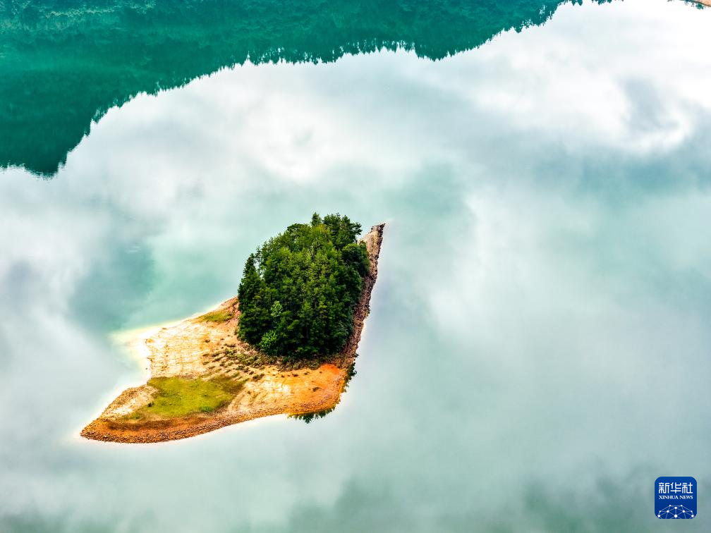 美丽中国丨重庆黔江：小南海湿地自然保护区秋景如画