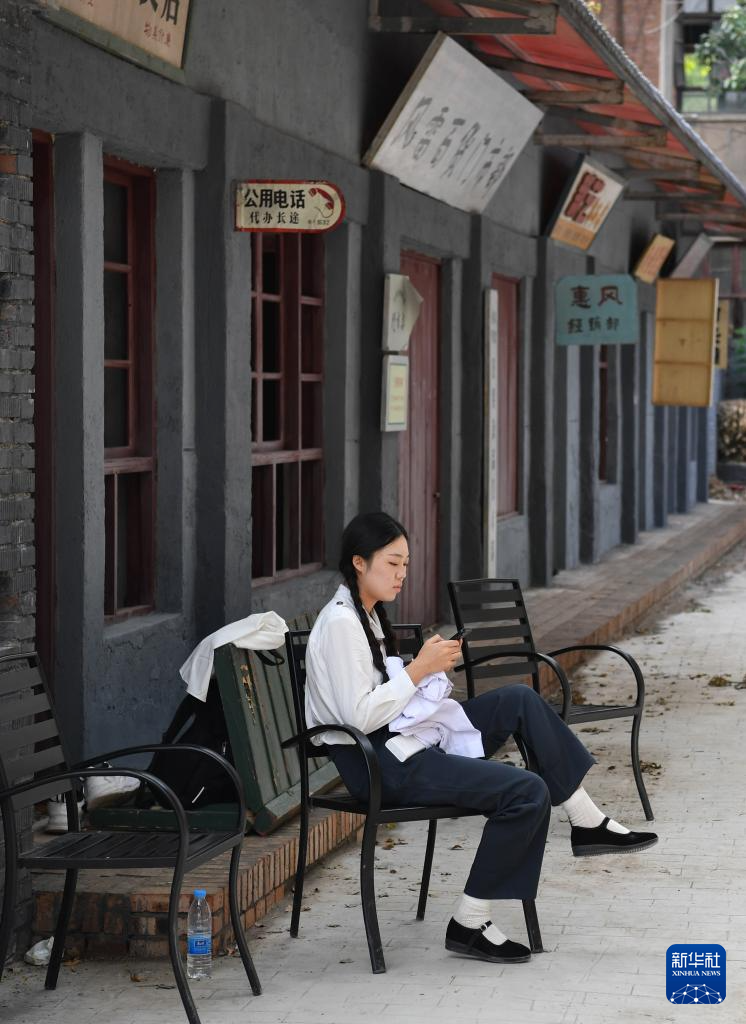 西安：老厂房“变身”影视基地