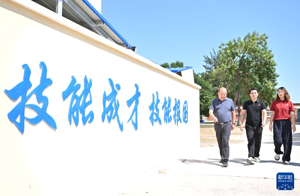 从世界冠军到三尺讲台——用砌刀筑就职教路