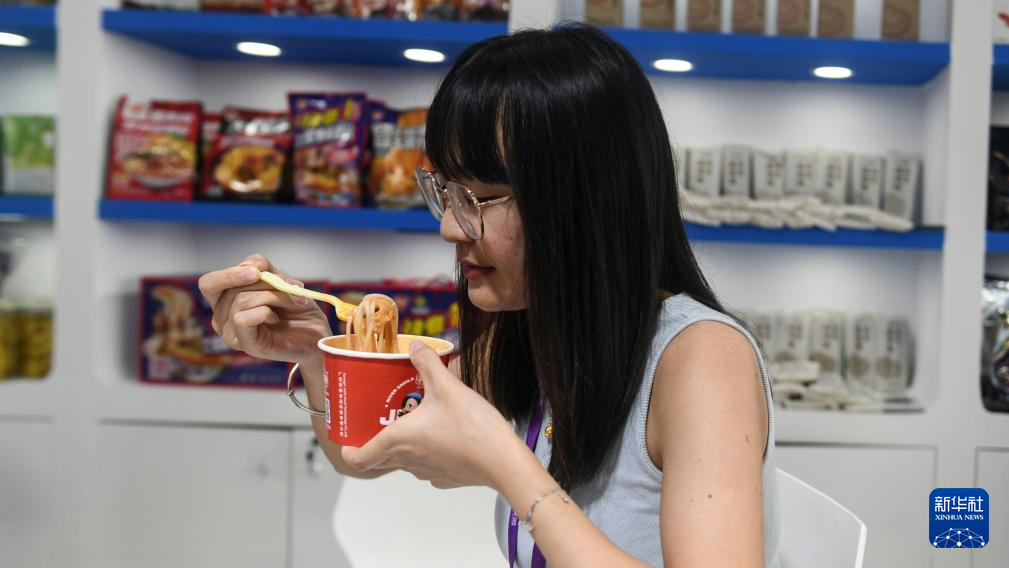 会里会外看东博会：一碗粉 销万里