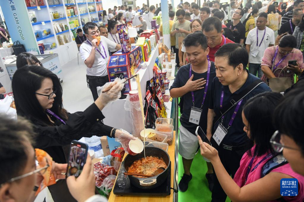 会里会外看东博会：一碗粉 销万里