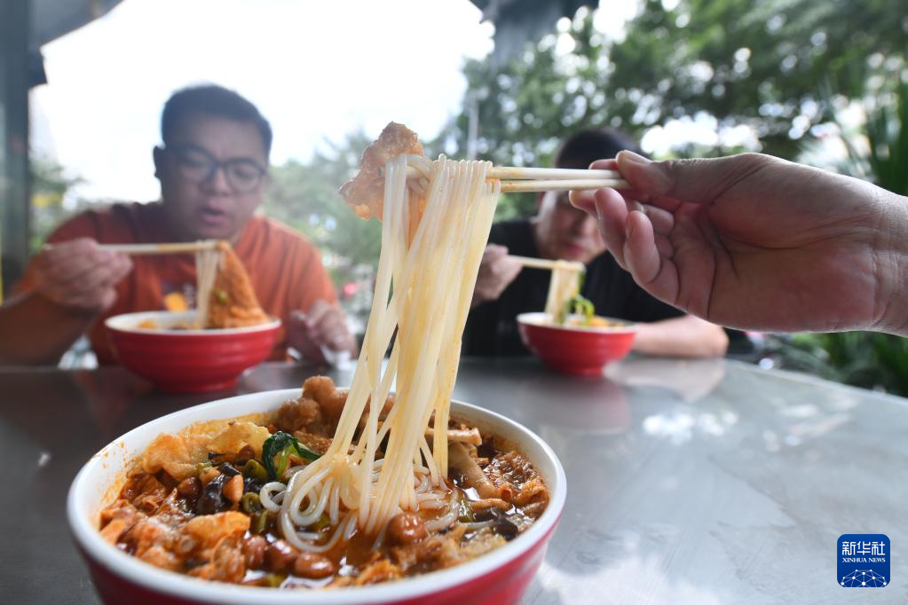 会里会外看东博会：一碗粉 销万里