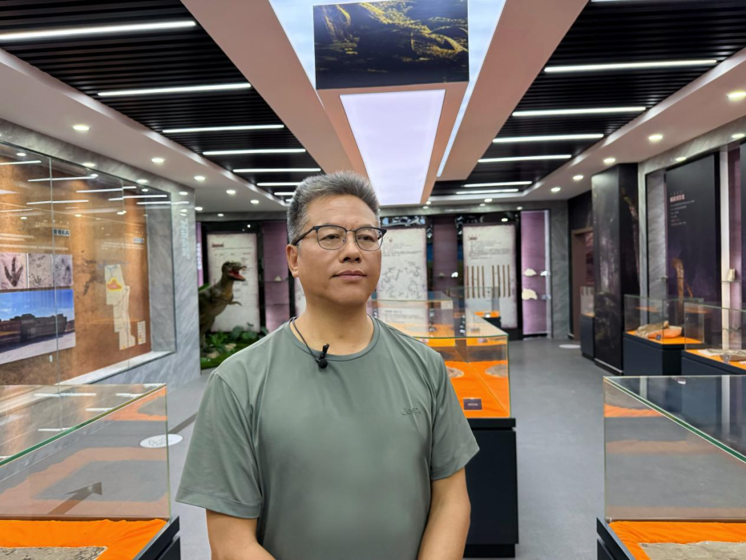 鄂托克旗藏“双最”！世界最快、中国最长恐龙行迹引专家组团研讨