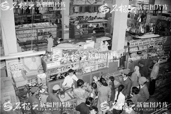 照片里的新疆 丨从流动售货到一站式购物