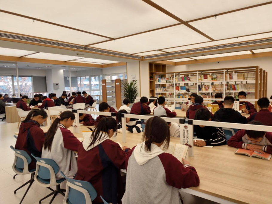 “助学圆梦”铺就困难学子希望之路
