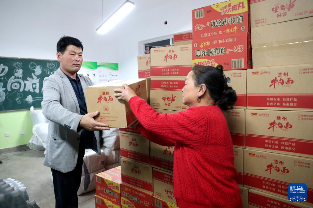 雨夜探访甘肃陇西地震安置点