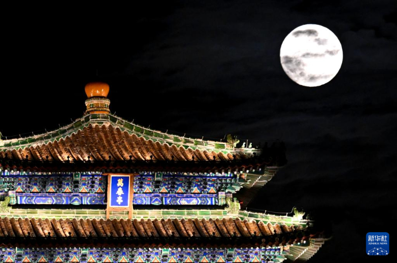 明月共此时