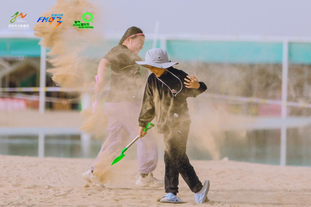 2025塔克拉玛干沙漠音乐嘉年华成功举办 奏响文旅援疆新篇章