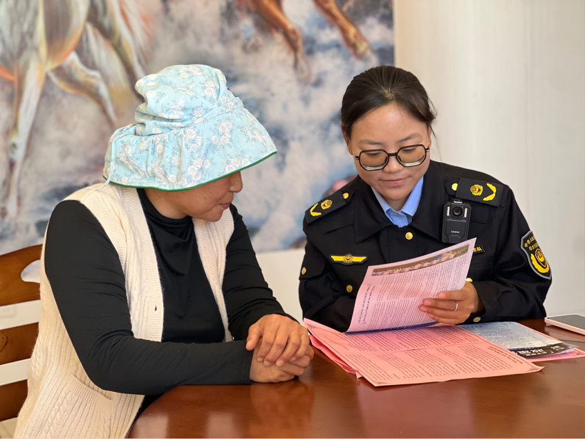 从大学课堂到草原深处：一个00后女孩的“逆行”青春