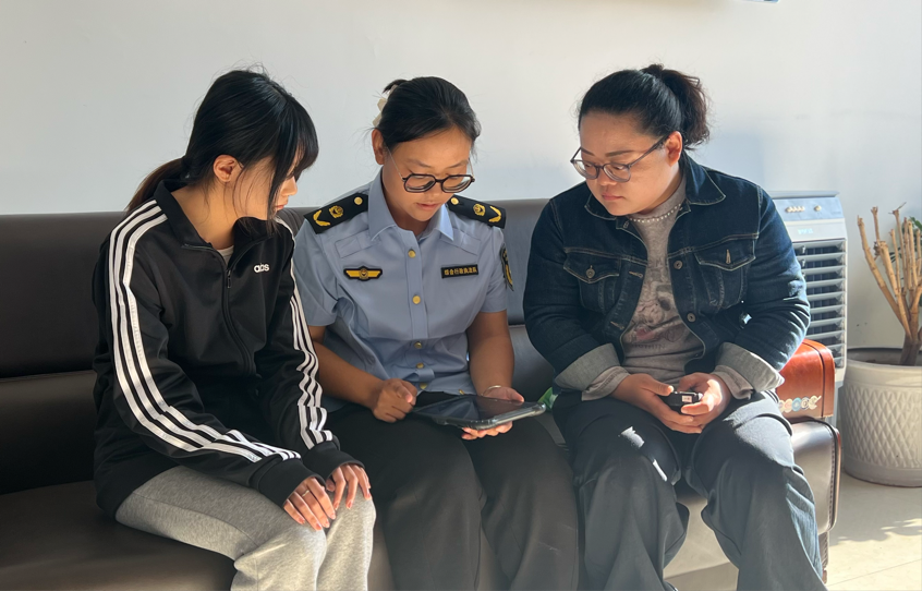 从大学课堂到草原深处：一个00后女孩的“逆行”青春