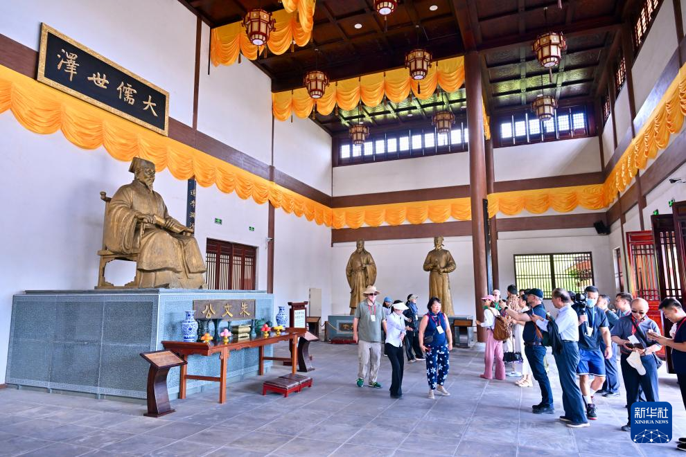 福建南平：中外学者寻迹朱子故里