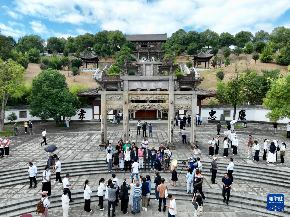 福建南平：中外学者寻迹朱子故里