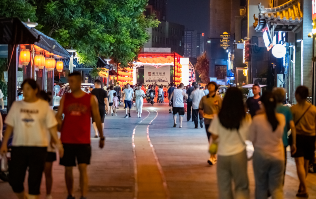 我家就在岸上住