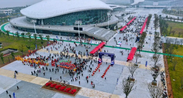 “篮”不住的人间烟火