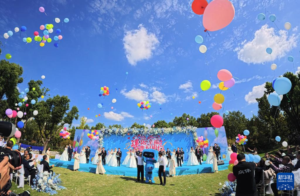 上海:城市建设者们的集体婚礼