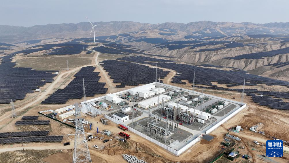 宁夏中卫300万千瓦光伏绿电项目并网发电