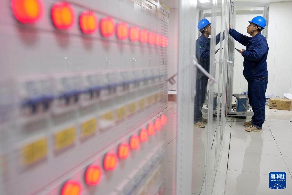 宁夏中卫300万千瓦光伏绿电项目并网发电