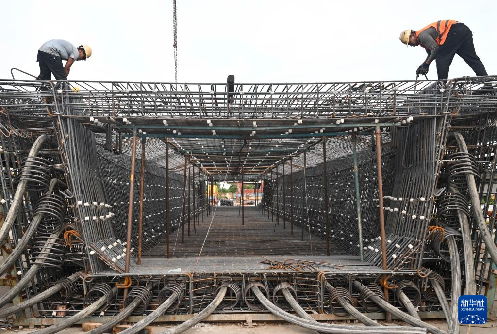 沪渝蓉高铁沪宁段箱梁预制忙