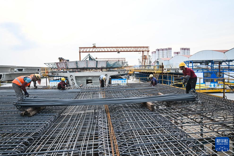 沪渝蓉高铁沪宁段箱梁预制忙