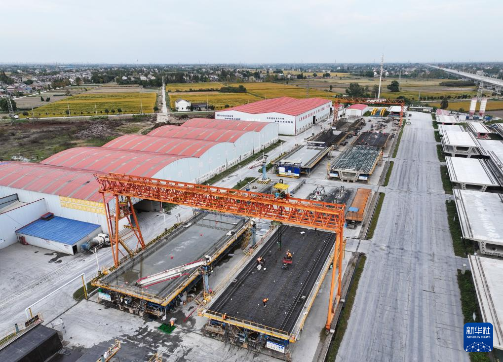 沪渝蓉高铁沪宁段箱梁预制忙