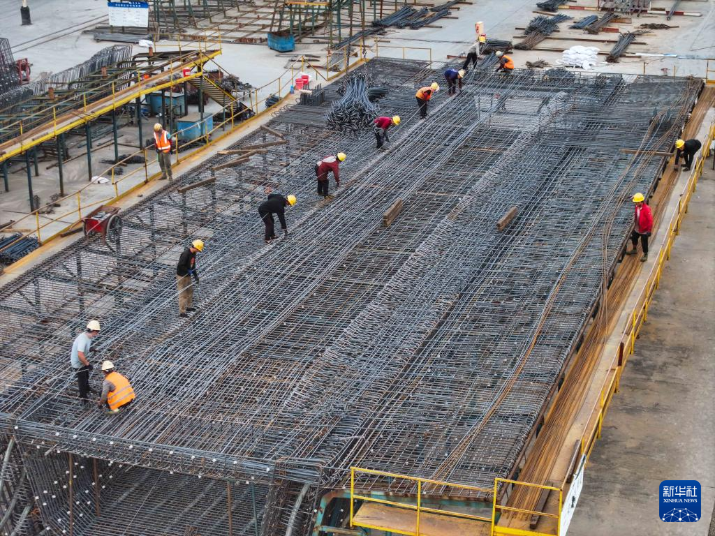 沪渝蓉高铁沪宁段箱梁预制忙