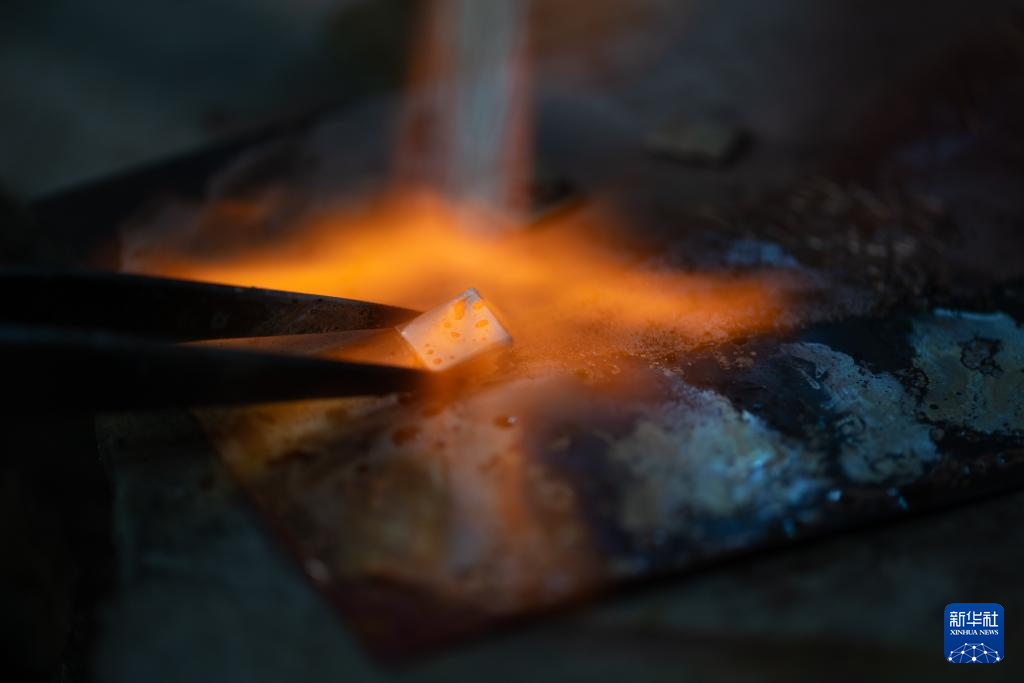 镜观·非遗丨乌铜作纸，白银为墨，淬炼时光的金属诗篇