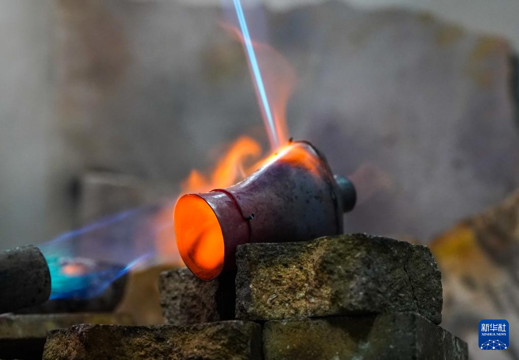 镜观·非遗丨乌铜作纸，白银为墨，淬炼时光的金属诗篇