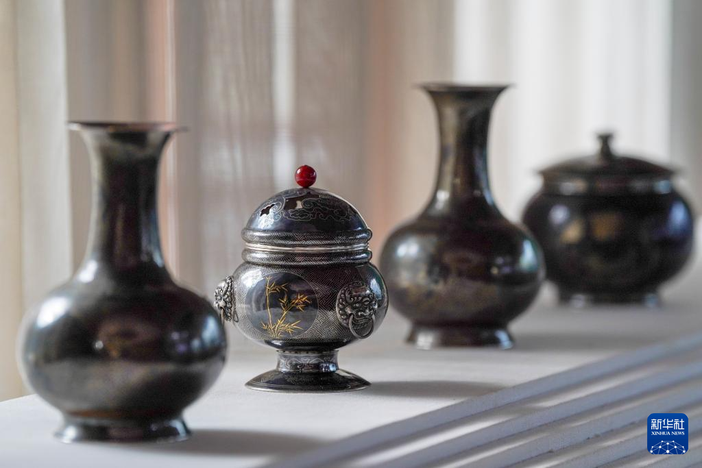 镜观·非遗丨乌铜作纸，白银为墨，淬炼时光的金属诗篇