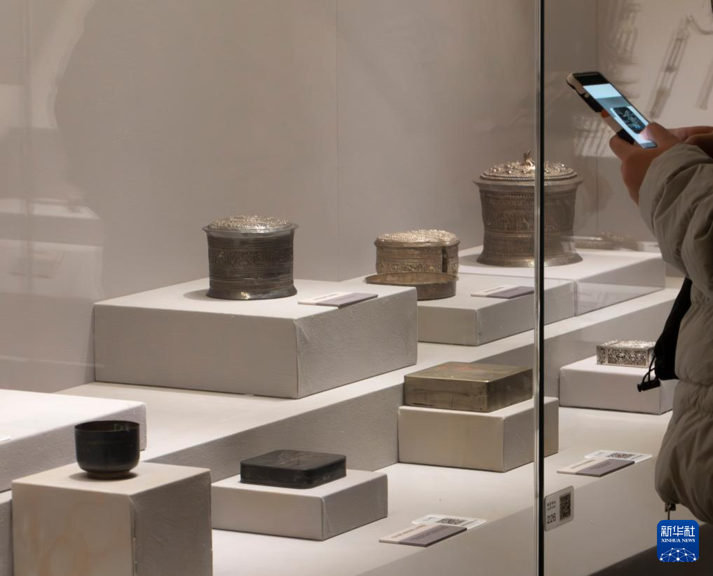 镜观·非遗丨乌铜作纸，白银为墨，淬炼时光的金属诗篇