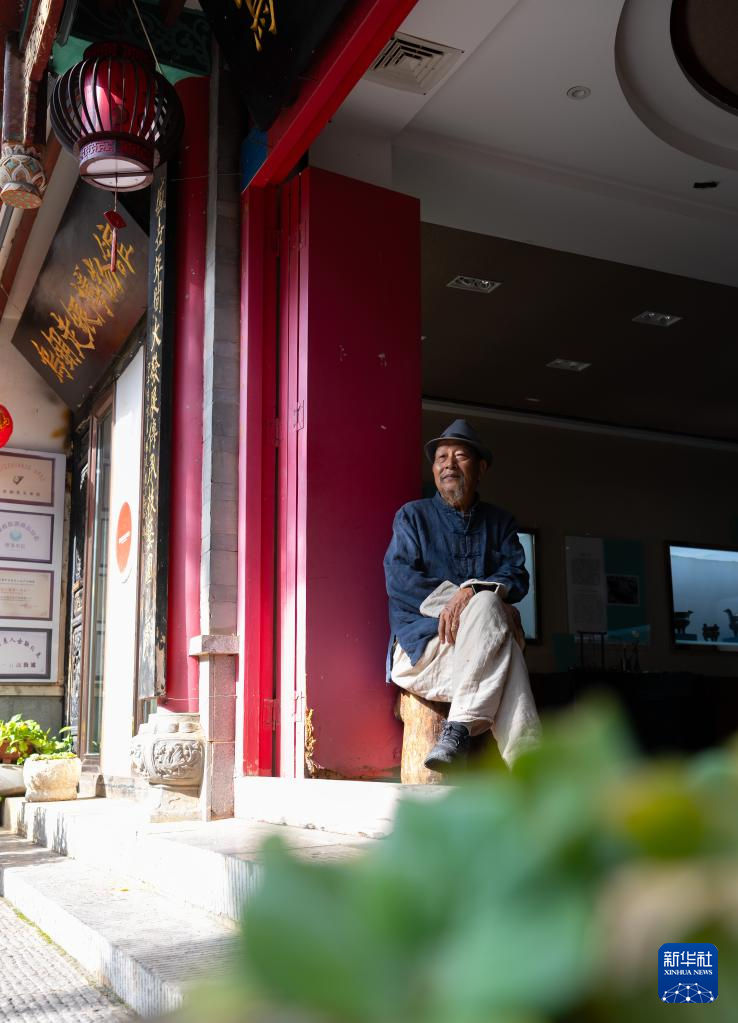 镜观·非遗丨乌铜作纸，白银为墨，淬炼时光的金属诗篇