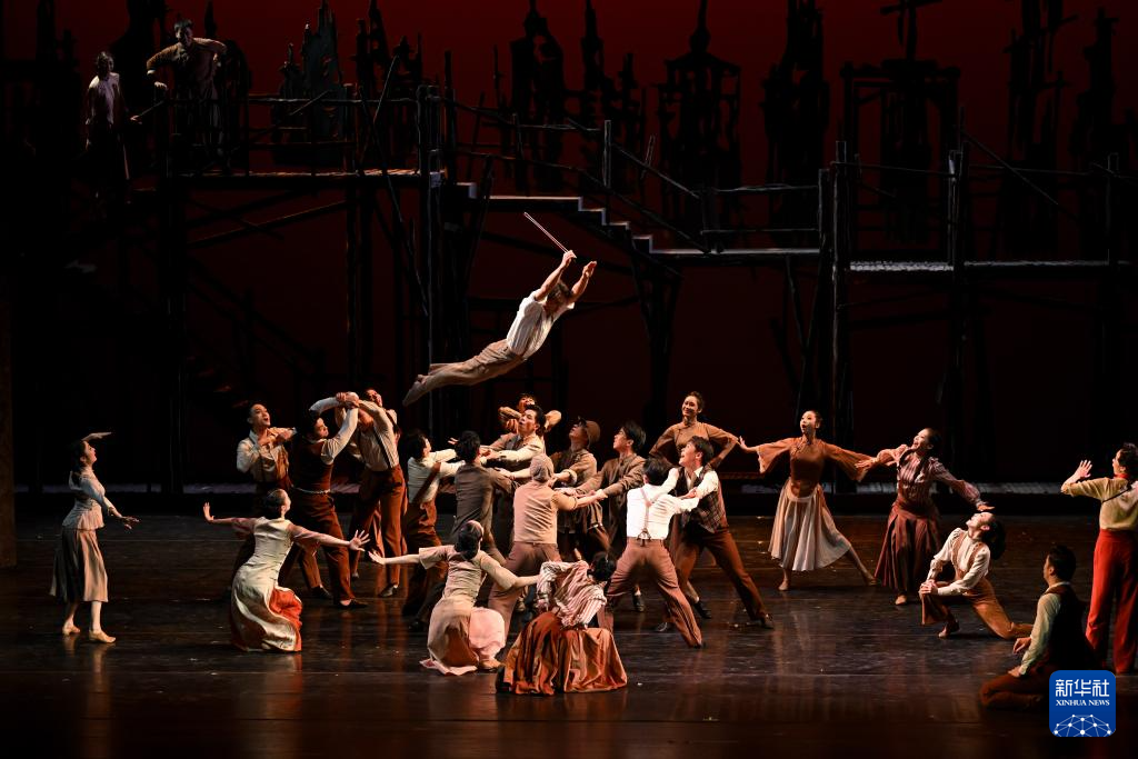 荷花奖获奖舞剧《热血当歌》亮相乌鲁木齐